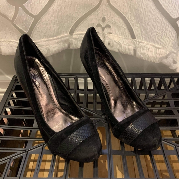 Shoes - Picture 1 of 2